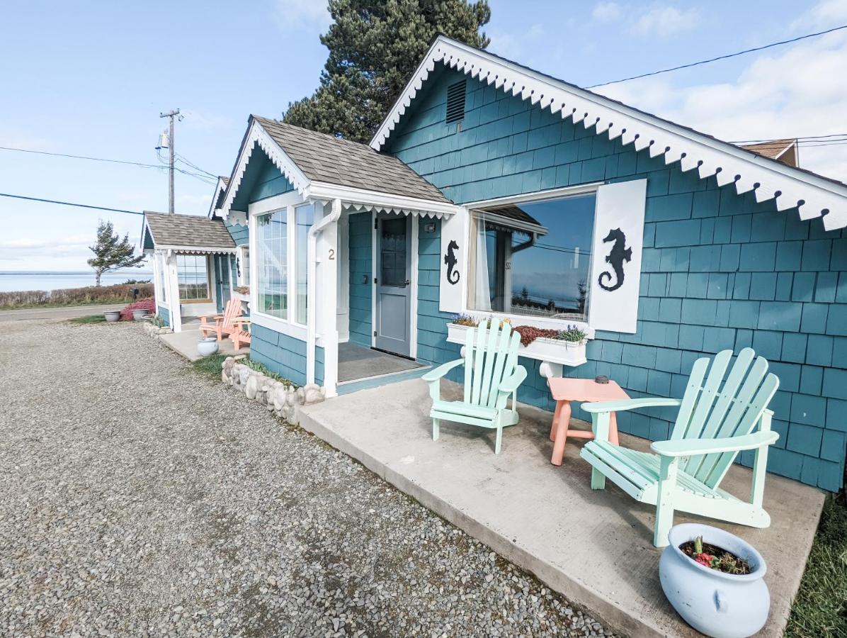Juan De Fuca Waterfront & Hotel