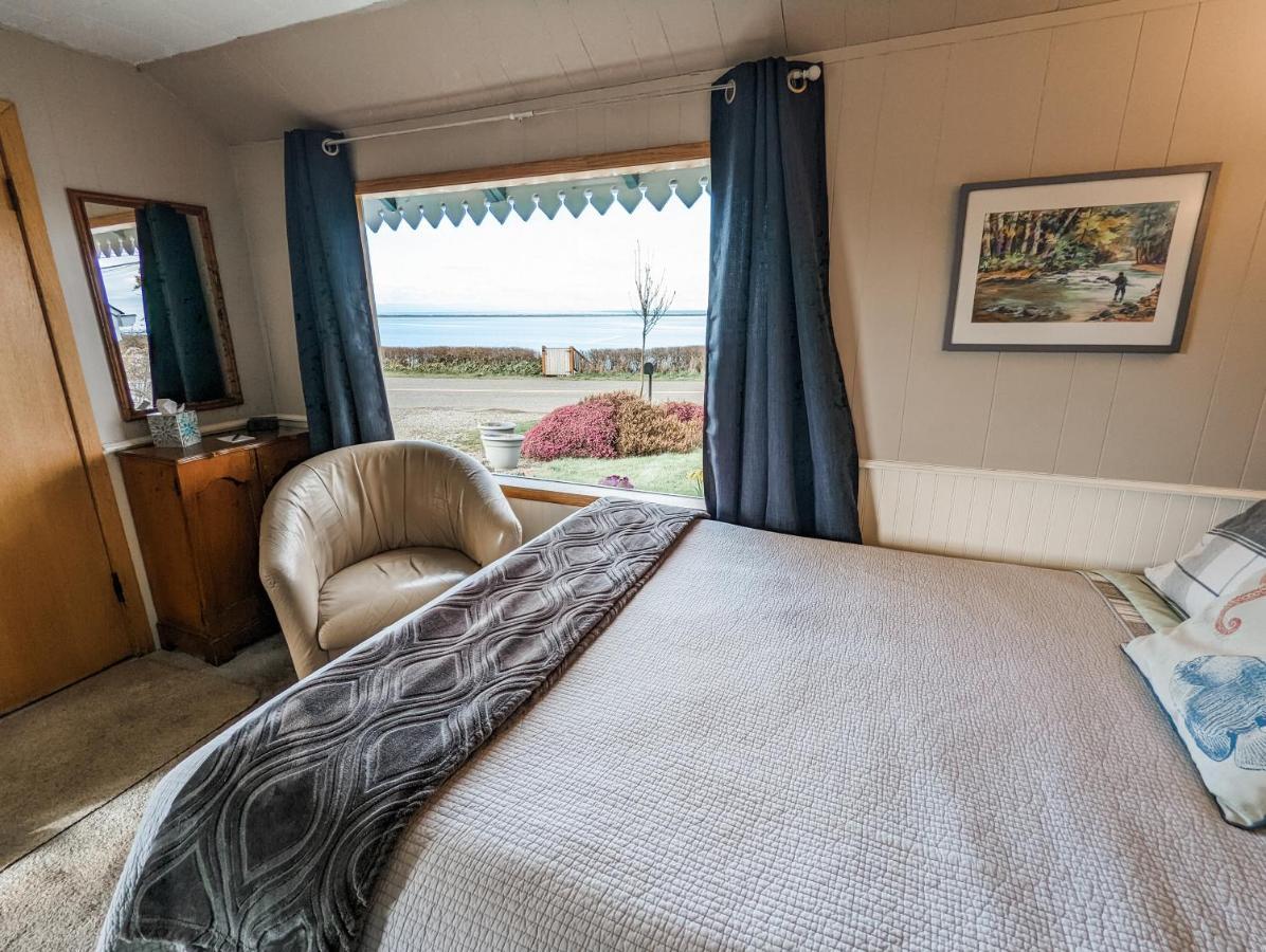Juan De Fuca Waterfront & 3*