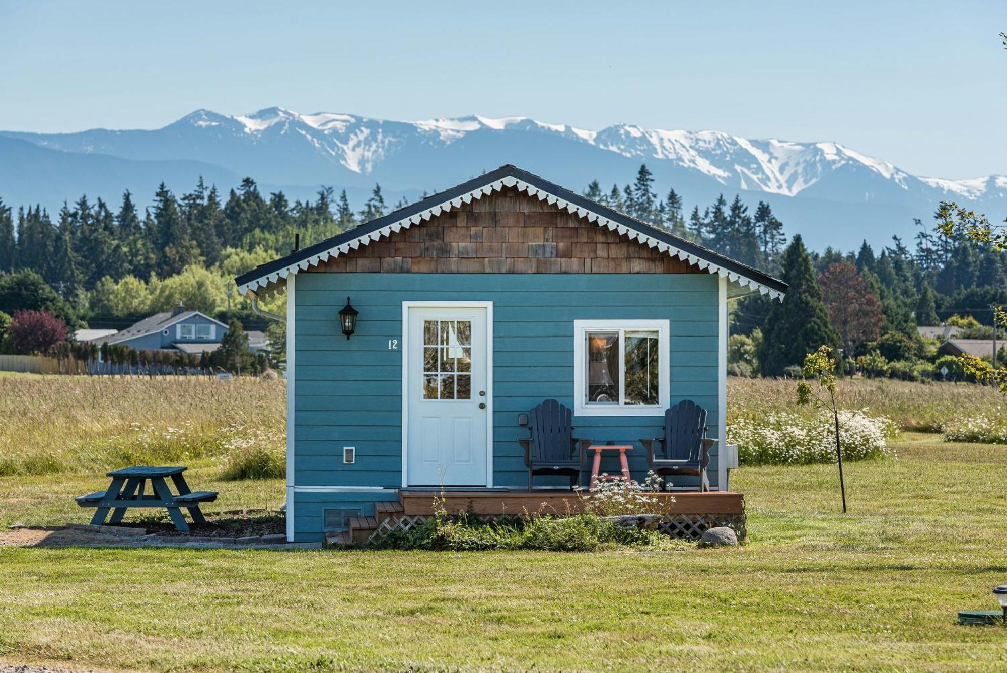 Hotel Juan De Fuca Waterfront & 3*