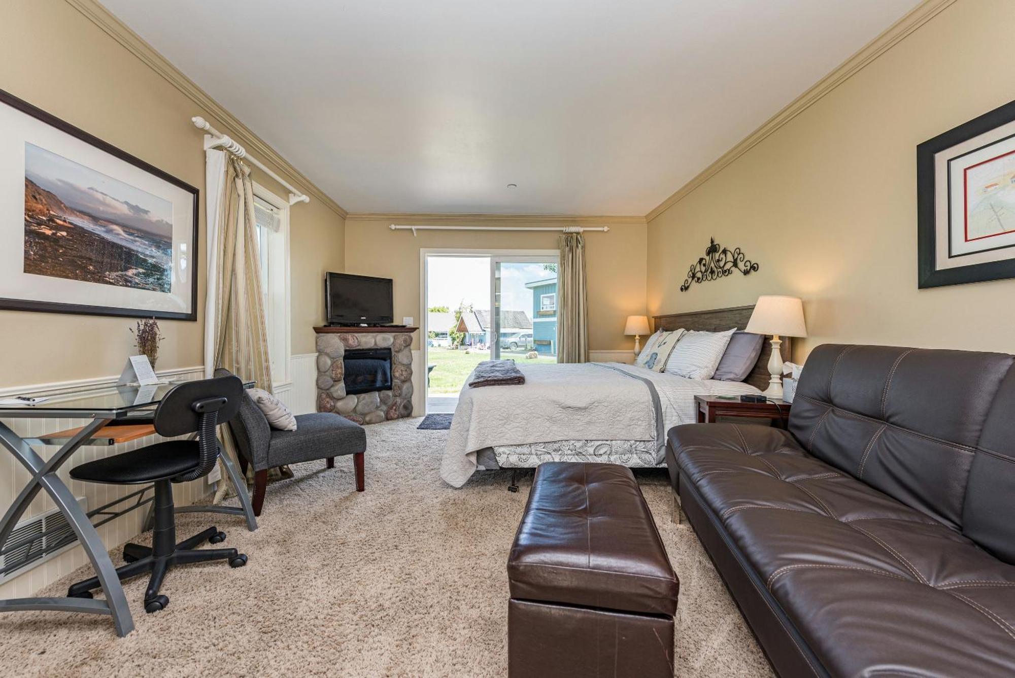 Juan De Fuca Waterfront & 3*