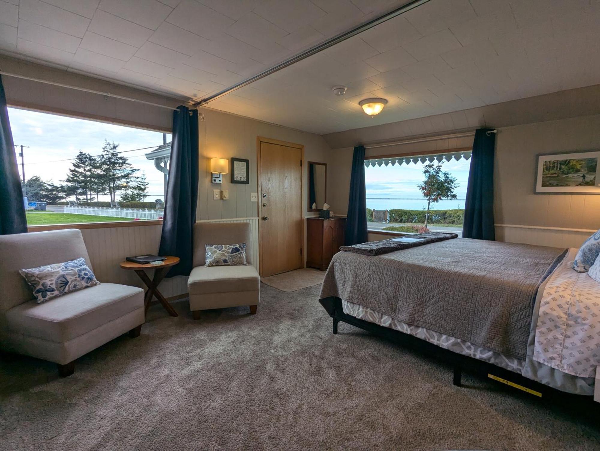 Hotel Juan De Fuca Waterfront & 3*